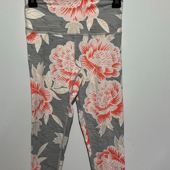 Aerie Chill Play Move Pink Grey Floral Leggings Size Medium - Picture 2 of 10